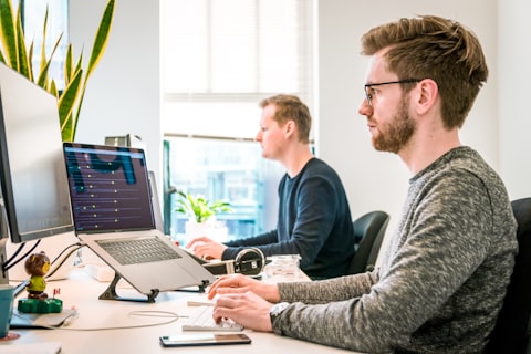 Multi-monitor editor workstation for captioning work